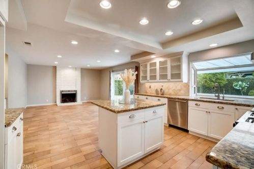 12 Christamon, Irvine CA 92620-1829 exterior