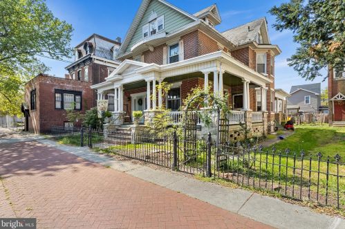 222 Monmouth St, Gloucester, NJ 08030-1719