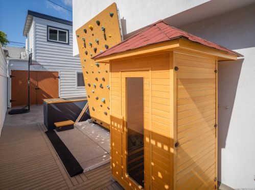 2420 Upas St, San Diego CA  92104-4049 exterior