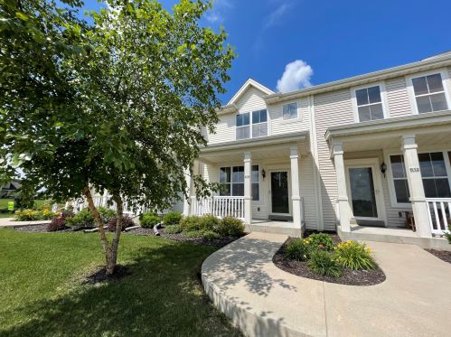 614 Hunter Oaks Blvd, Watertown WI  53094-7730 exterior