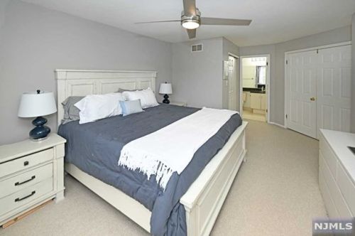 1422 York St, Mahwah NJ  07430-3268 exterior