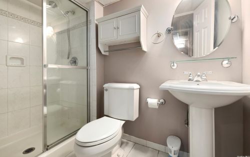 1727 Park Ave, New Hyde Park NY  11040-4057 exterior