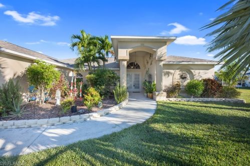713 Milwaukee Blvd, Lehigh Acres, FL 33974-9571