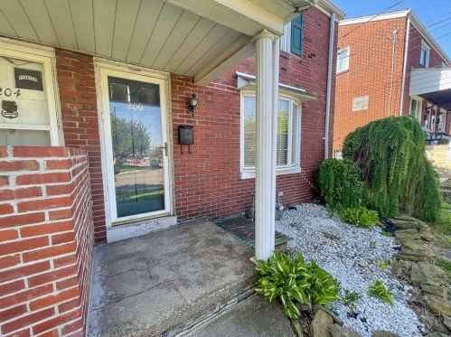 200 Larkspur St, Whitaker PA  15120-2208 exterior