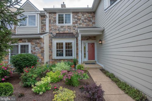 108 Waterford Cir, Berwyn, PA 19312-2519