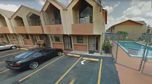 2635 52nd Pl, Hialeah, FL 33016-4040
