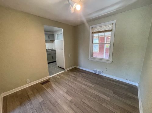 200 Larkspur St, Whitaker PA  15120-2208 exterior