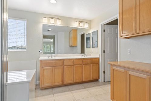 2228 Clock Tower Ct, Riverbank CA  95367-9427 exterior