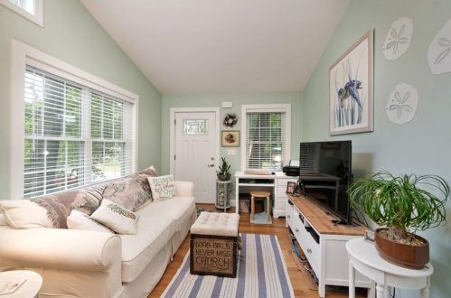 133 Winterberry Rd, South Kingstown RI  02874-2438 exterior