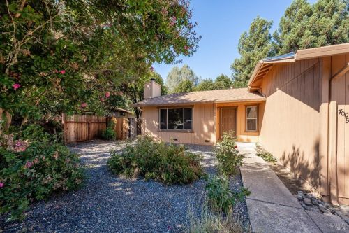 700 Yosemite Dr, Ukiah, CA 95482-5167
