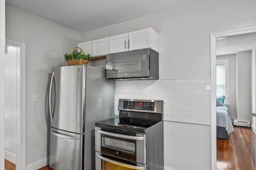 181 Mount Pleasant Ave, Providence RI  02908-3917 exterior