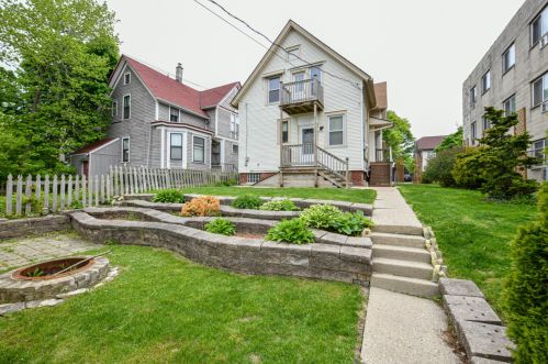 2565 Oakland Ave, Milwaukee WI 53211-3931 exterior