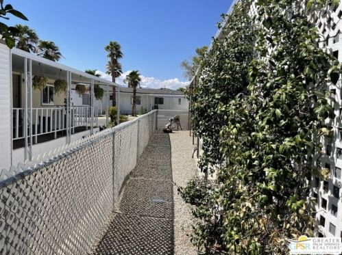 69521 Parkside Dr, Desert Hot Springs CA  92241-8719 exterior