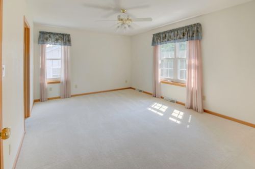 1912 Wexford Ln, Waukesha WI  53186-1252 exterior