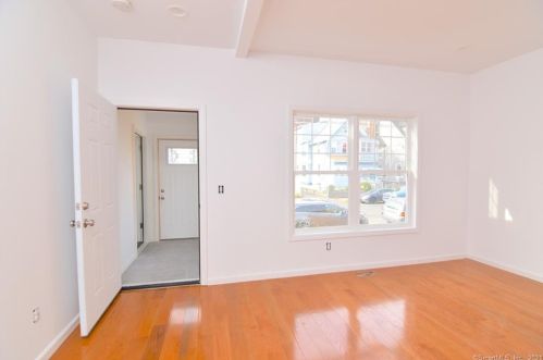 1042 Iranistan Ave, Bridgeport, CT 06604-3726