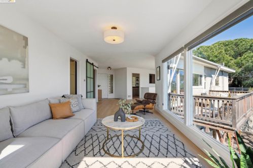 8017 Crest Ave, Oakland CA  94605-3611 exterior