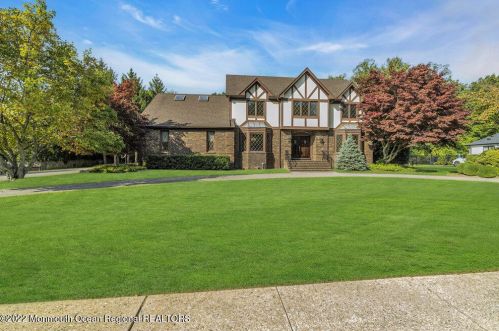 3 Pilgrim Hollow Rd, Tinton Falls, NJ 07712-3305