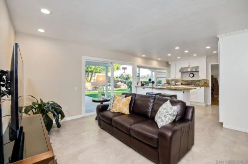 16993 Cresta Dr, San Diego CA 92128-2311 exterior