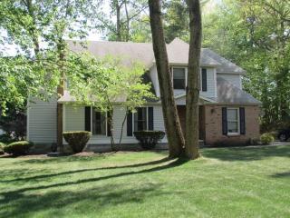 23 Cindy Ln, Clifton Park Center, NY 12065-5661
