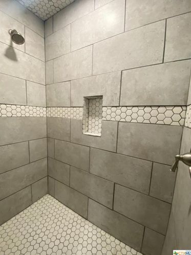 2006 Pleasant Grn Dr, Victoria TX 77901-1422 exterior