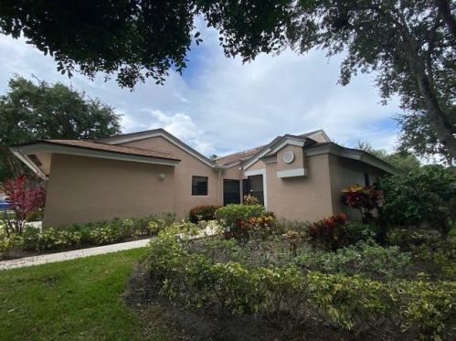 8147 Springlake Dr, Boca Raton, FL 33496-5161