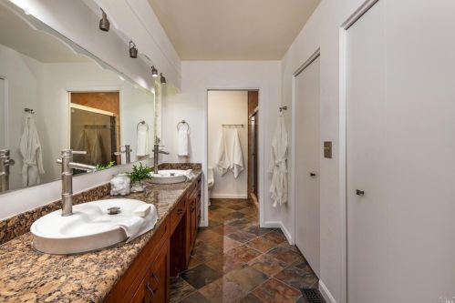 7190 Fircrest Ave, Sebastopol CA  95472-4430 exterior