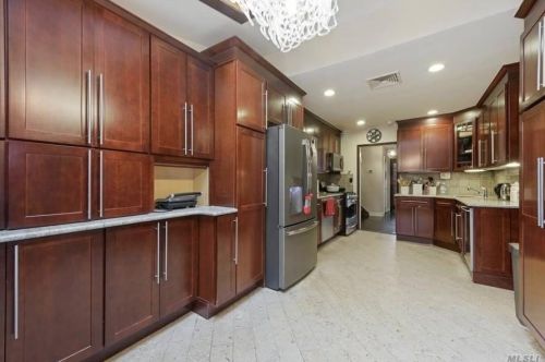 563 Linda Ln, Woodsburgh NY  11598-1524 exterior