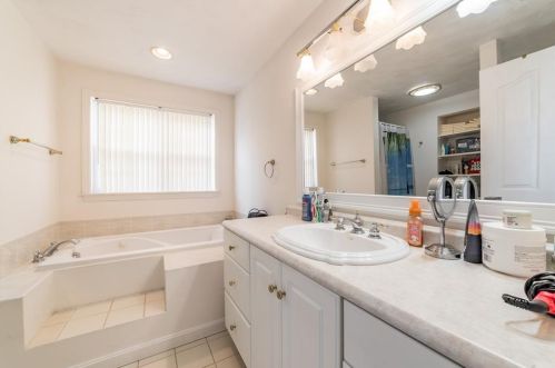 13 Betty St, Lincoln RI  02865-2203 exterior