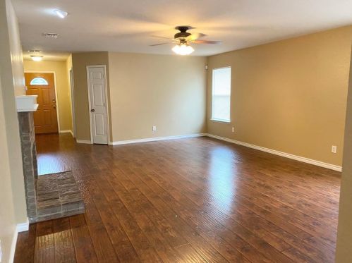 720 Grant St, Burleson TX  76028-8644 exterior