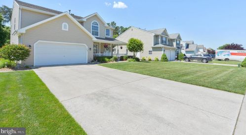 18 Hillside Ln, Berlin Boro, NJ 08009-1704