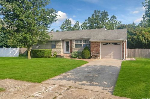 20 Windhorst Ave, Bethpage, NY 11714-4929