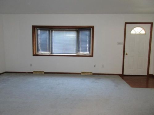 2522 Blacks Ln, New Kensington, PA 15068-5009