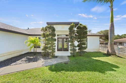 2807 8th St, Lehigh Acres, FL 33976-3136