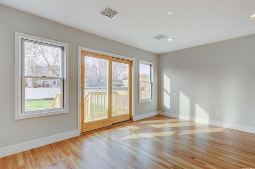 2592 Hewlett Ln, North Bellmore NY  11710-4413 exterior