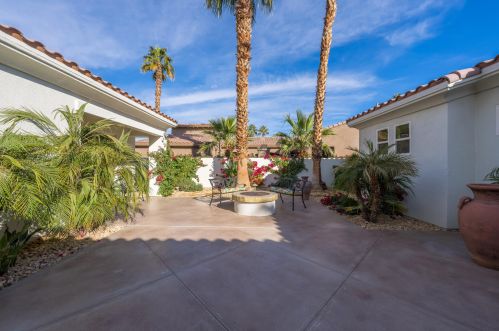 56430 Muirfield Vlg, La Quinta CA  92253-7648 exterior