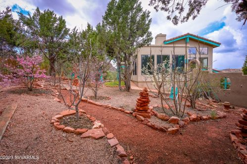 105 Castle Rock Trl, Sedona AZ 86336-6820 exterior