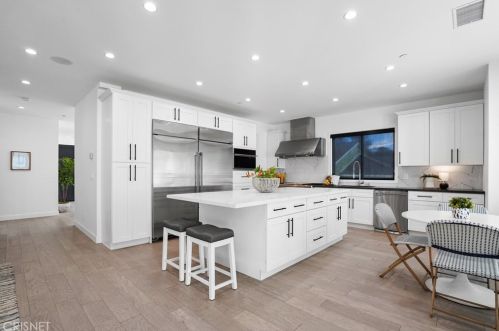 3213 Pine Ave, Manhattan Beach CA  90266-3615 exterior