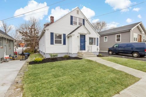 859 River Ave, Providence, RI 02908-1424