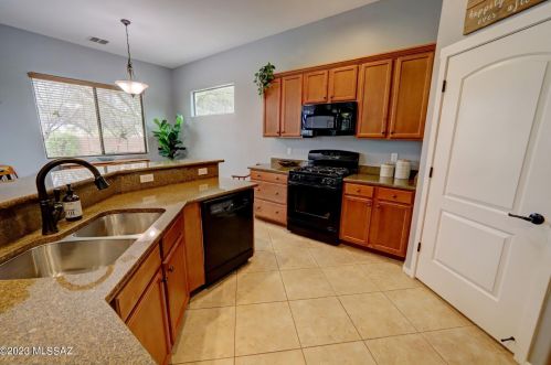 881 Rose Water Pl, Tucson, AZ 85710-2626