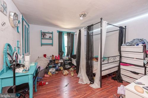 18 Roosevelt St, West Deptford NJ  08066-1028 exterior