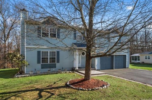 60 Capital Dr, Washingtonville, NY 10992-1342