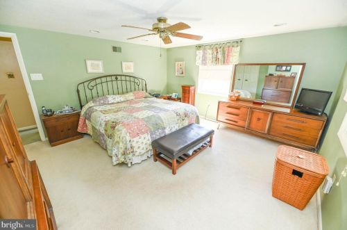 17 Briarwood Rd, Shrewsbury PA  17361-1801 exterior