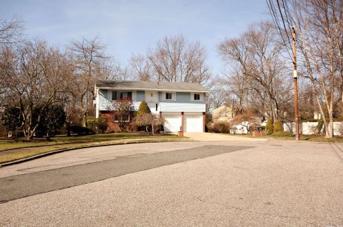 1728 Prime St, Babylon, NY 11704-7012