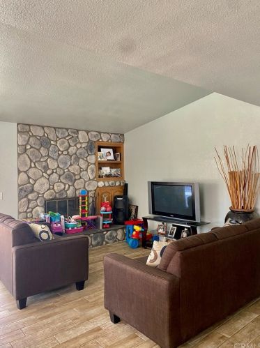 15136 Dundee Cir, Victorville, CA 92394-2073