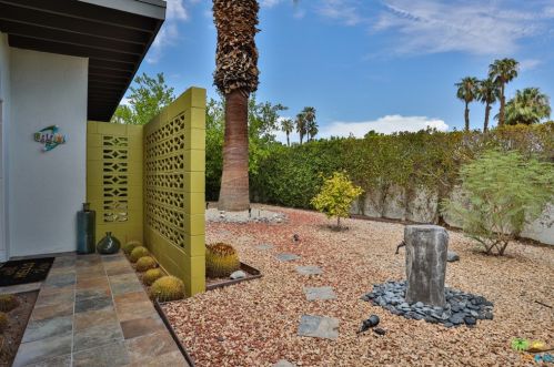 1135 Sunrise Way, Palm Springs CA  92262-5310 exterior