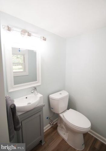 635 Ash St, Strasburg VA  22657-2028 exterior