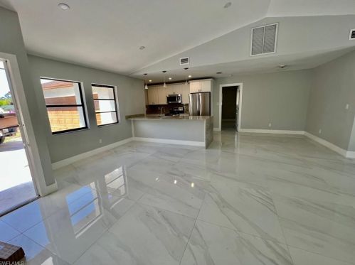 2931 White Blvd, Naples, FL 34117-4213