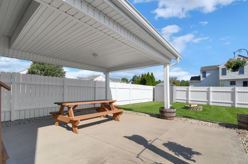 410 Green Apple Pl, Pataskala OH  43062-7453 exterior