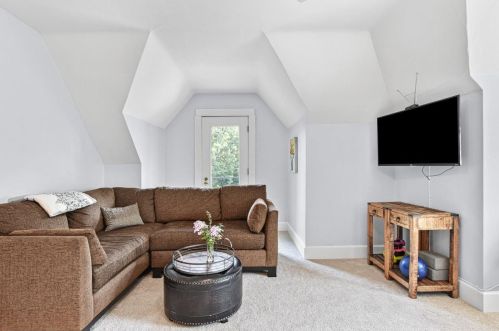 1051 Spaight St, Madison WI 53703-3701 exterior