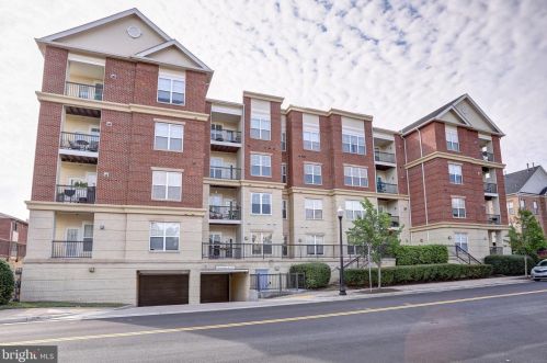 205 Meeting House Station Sq, Herndon VA  20170-3764 exterior